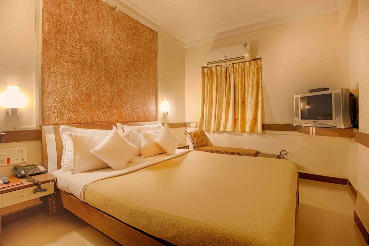 Parth Residency Hotell Ahmedabad Eksteriør bilde